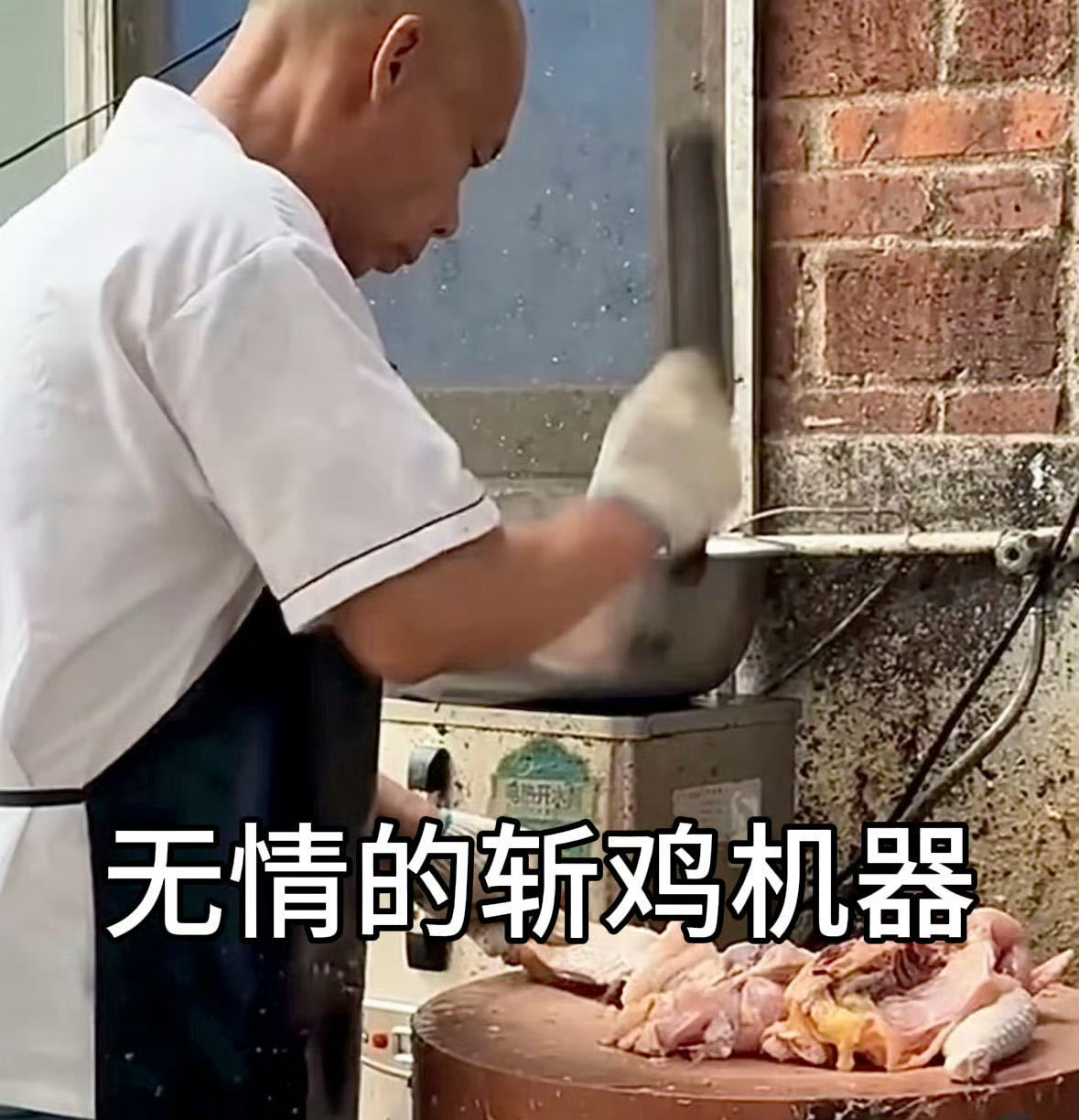 老莫以为能省事结果更忙了以前老莫总说“做不出了别排了”，现在怕是要念叨“别爆单了