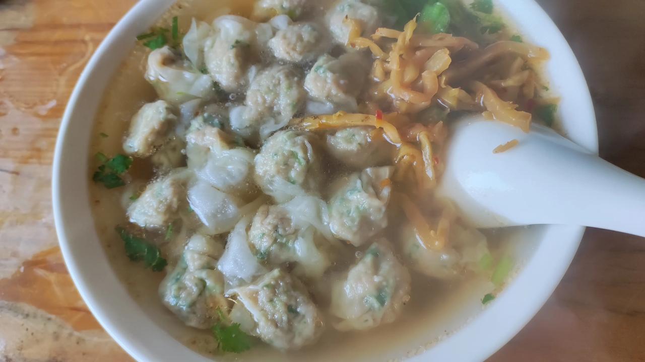 加了鸡精味精顾客说添加剂多了，不加顾客又说不好吃，这是每个餐饮店的苦恼，也是我的