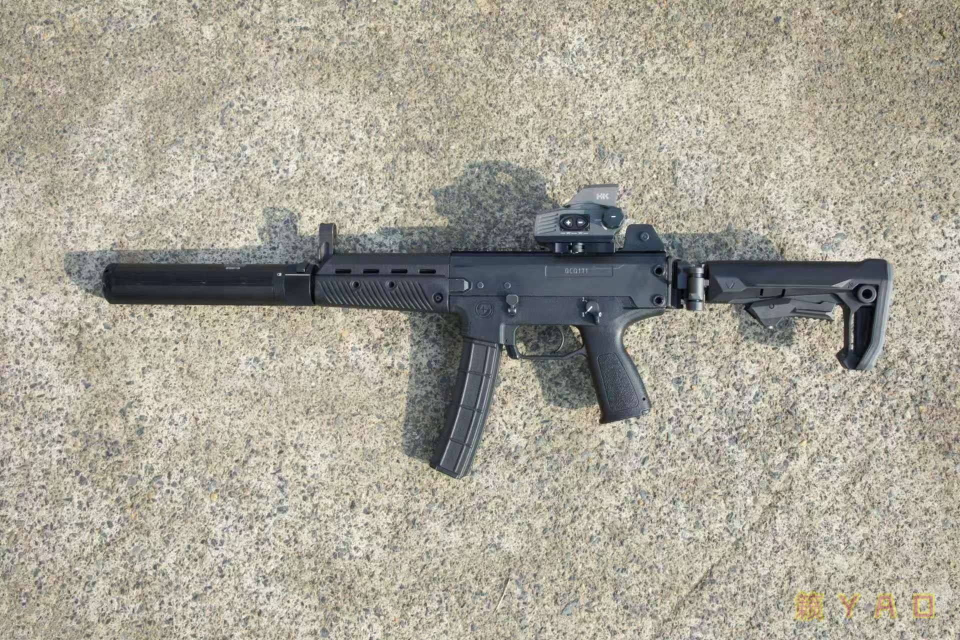 警察B队/浙江特警代表队还给171冲锋枪换上了Visor Stock枪托（面罩枪