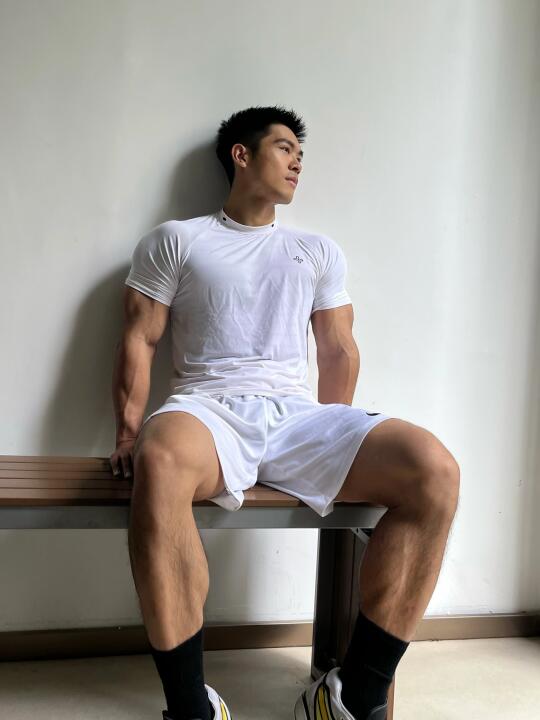 宽肩粗腿还有市场吗