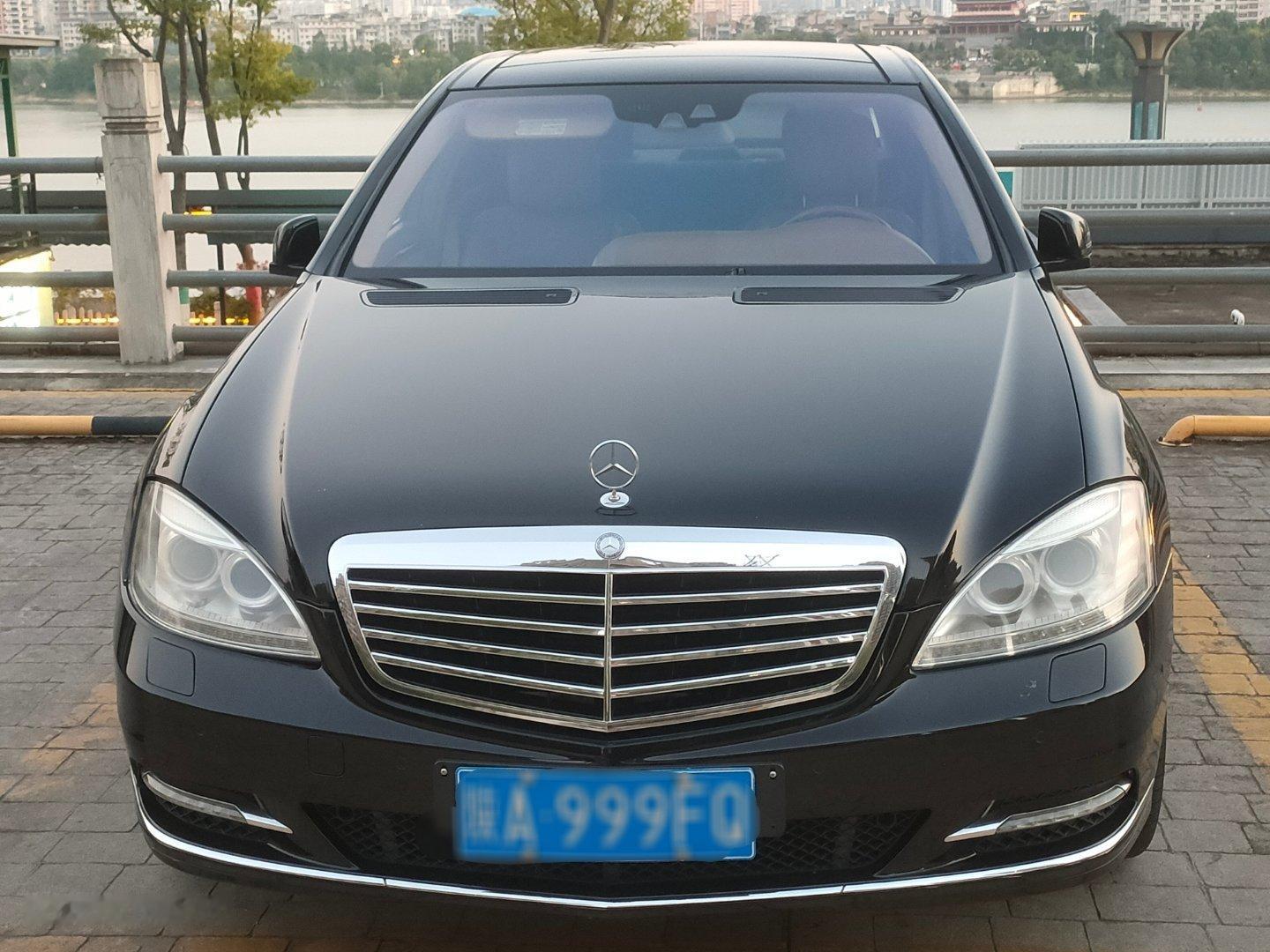 汽车[超话]汽车街拍我与汽车的日常奔驰 奔驰S500L  ​​​