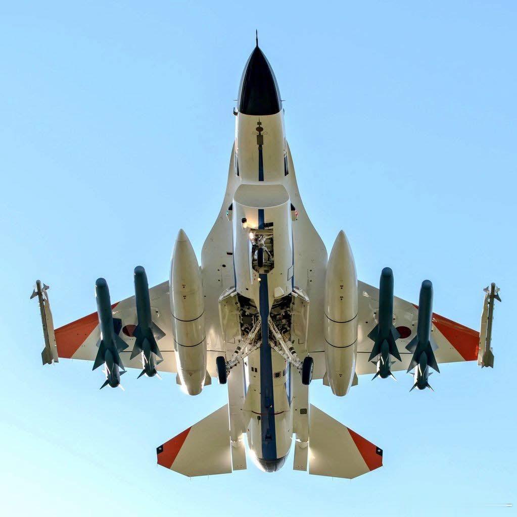 挂载四枚空射反舰导弹的F2战机武器装备外军影像兵器影像