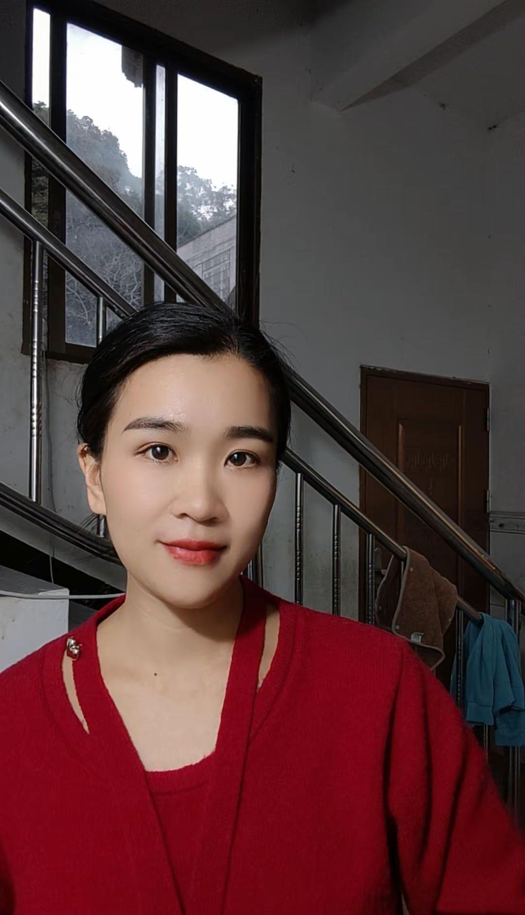 人静心安，物简知足。这是一种藏在寻常岁月里的通透，也是一份不被外界纷扰的从容。红