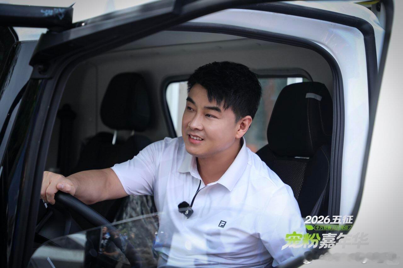 五征农用三轮车飞碟轻卡小货车✕世界冠军乒乓球男队主教练王皓 王皓坐三轮车颠球 王