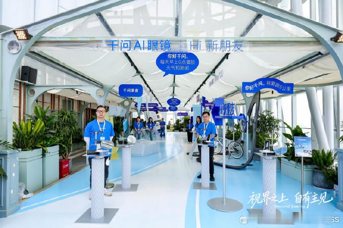 被千问AI眼镜媒体品鉴会 的3D显示功能精准击中。图文不再平铺，而是立体层级分明