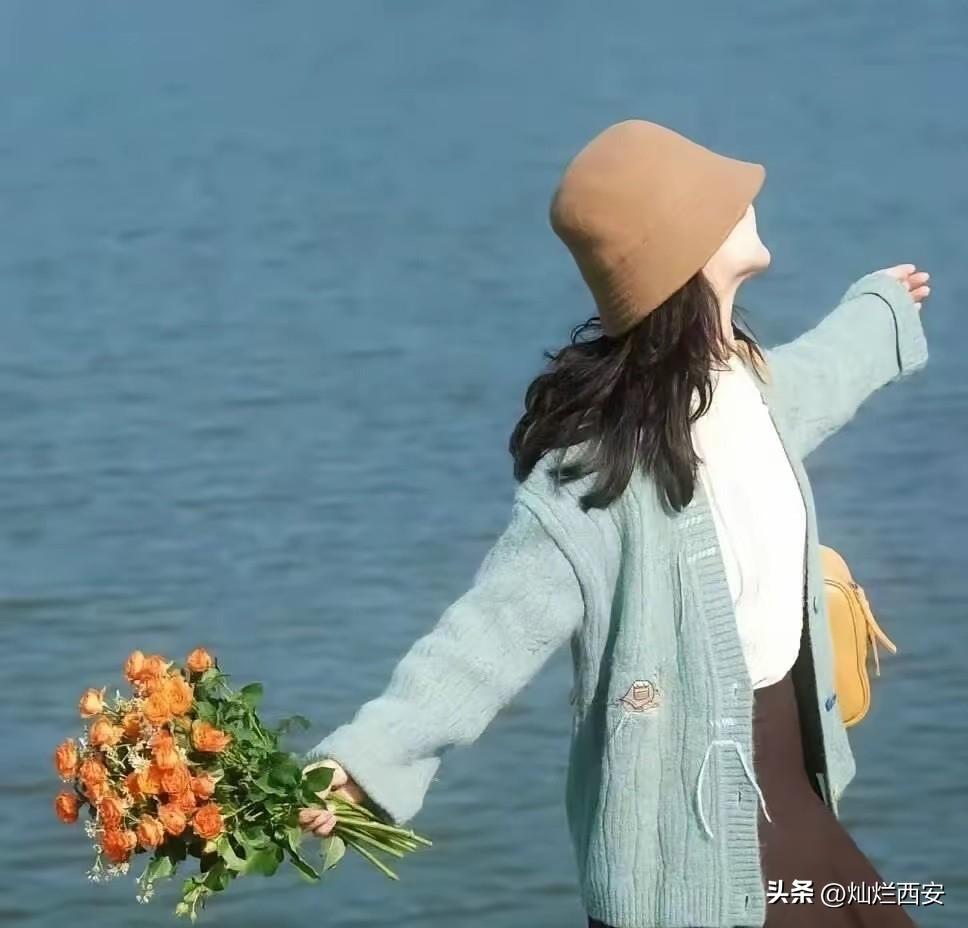 为什么一个人的幸福，
不能晒呢？

因为：所有的好东西，
一晒，
就会蒸发，
尤