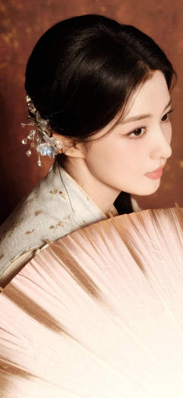 王楚然绝美写真——会好的这句话太苍白