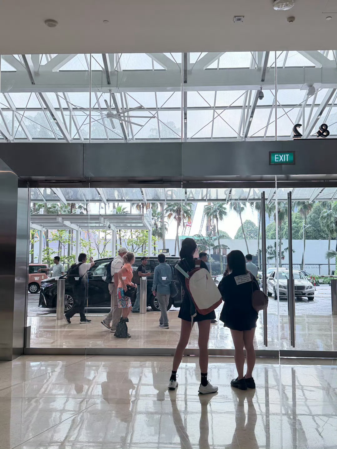 关晓彤 走到哪里都要运动的晓彤 我滴妈呀怎么能这么廋呢宝宝这身材关晓彤