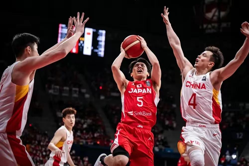 姚明和篮协是业余的吗?
      姚明和篮协不是业余是不按中国篮球的国情规律办