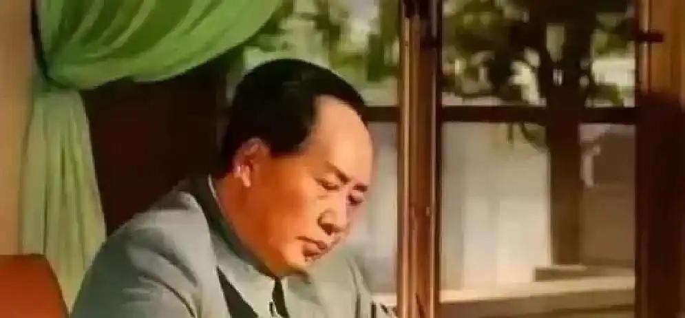 毛主席打了一辈子仗，什么枪林弹雨的场面没有见过。

无论是人多势众的敌人，还是天
