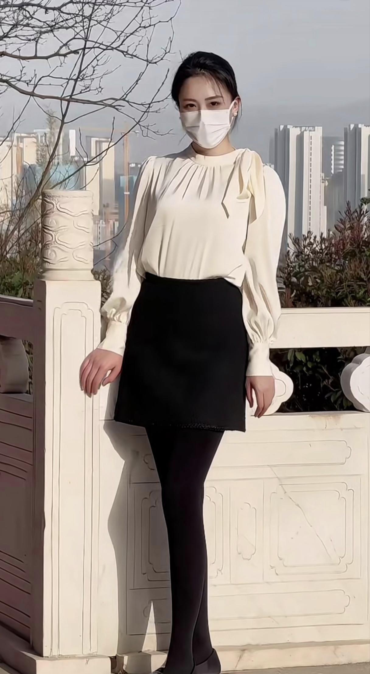 一直站在树上的鸟，从不害怕树枝断裂，因为它相信的不是树枝，而是自己的翅膀。