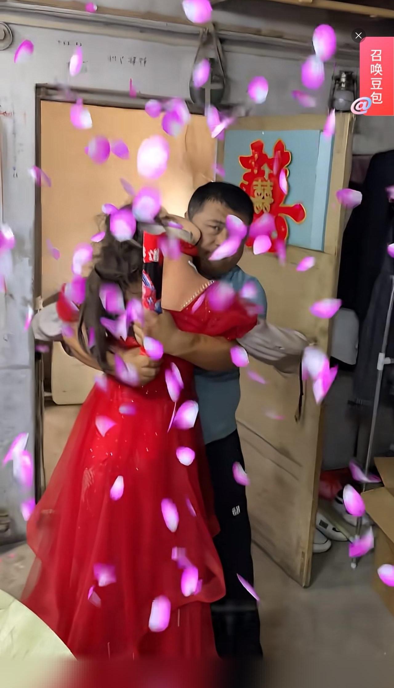 大哥啊，咱这断头老婆是非娶不可吗？还举行一个小小的结婚仪式。看了这个视频，我想起