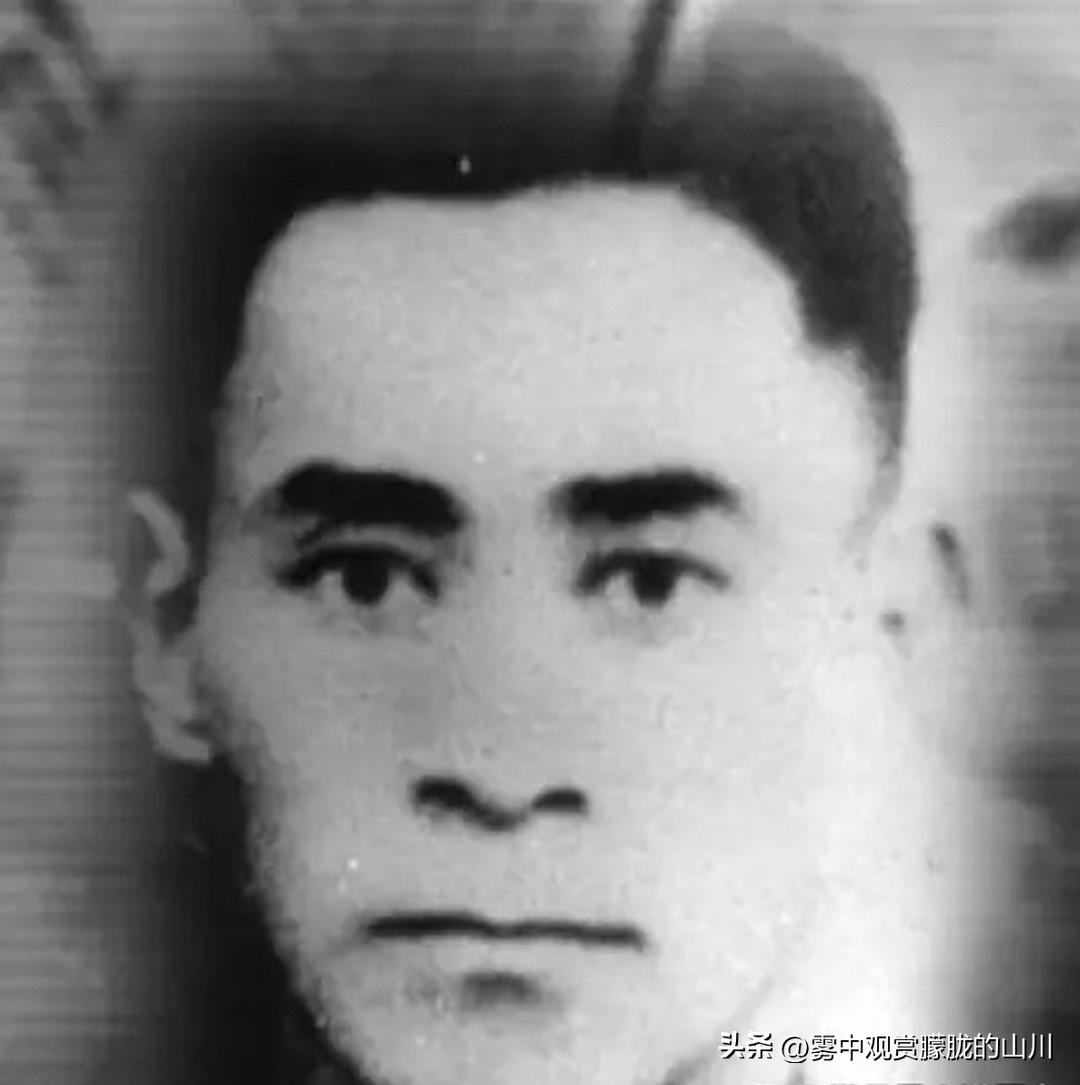 1942年，13名抗联战士被押赴刑场，鬼子举枪前，一名战士扑通跪下：“太君！我投