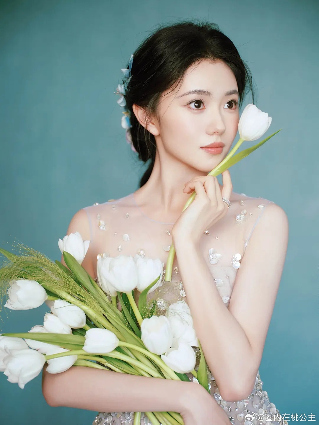 张子枫刘浩存白色系红毯造型，谁更胜一筹 