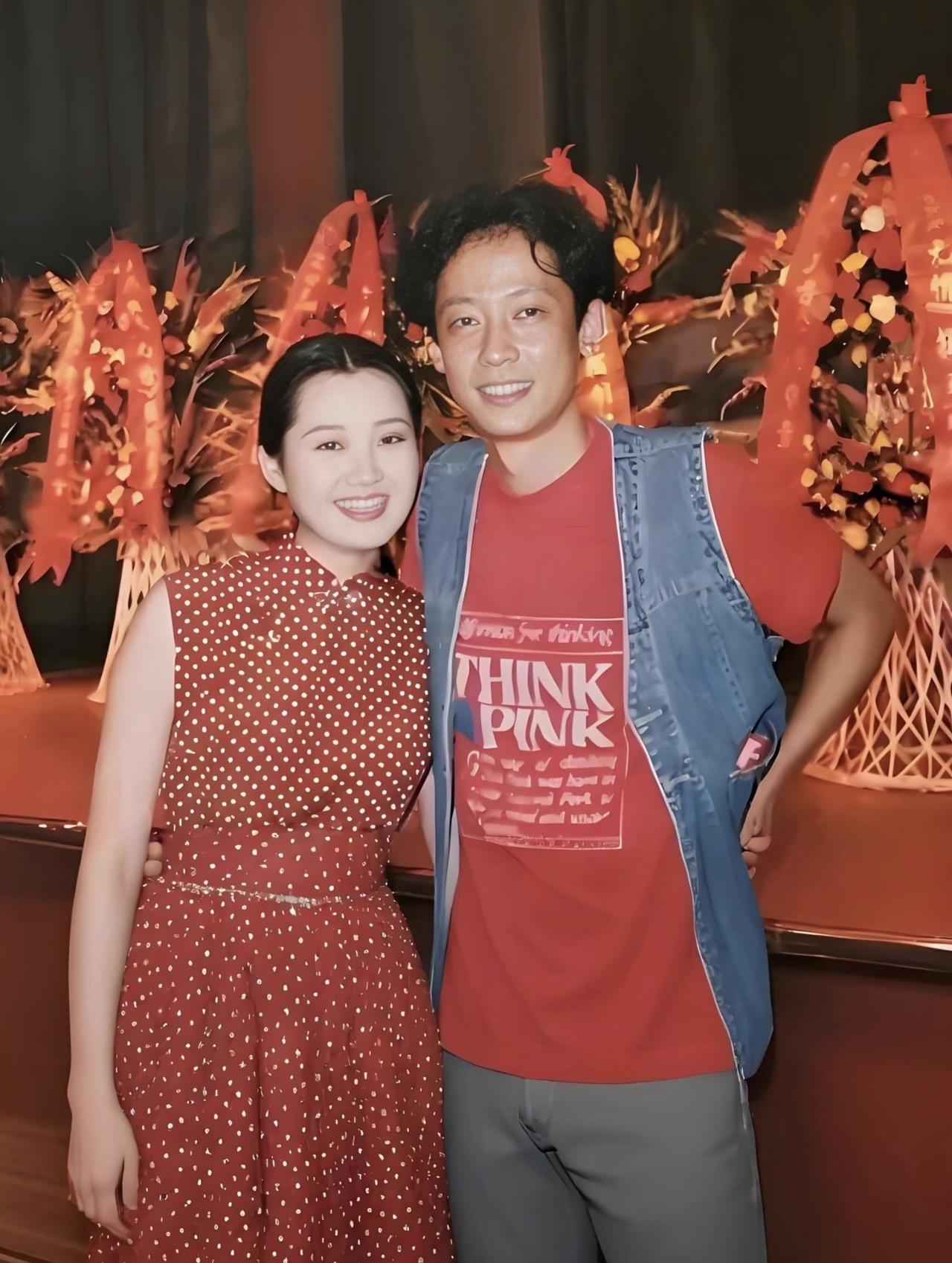 1992年，王志文与许晴搭档主演了电视剧《皇城根儿》。

那时，王志文26岁，许