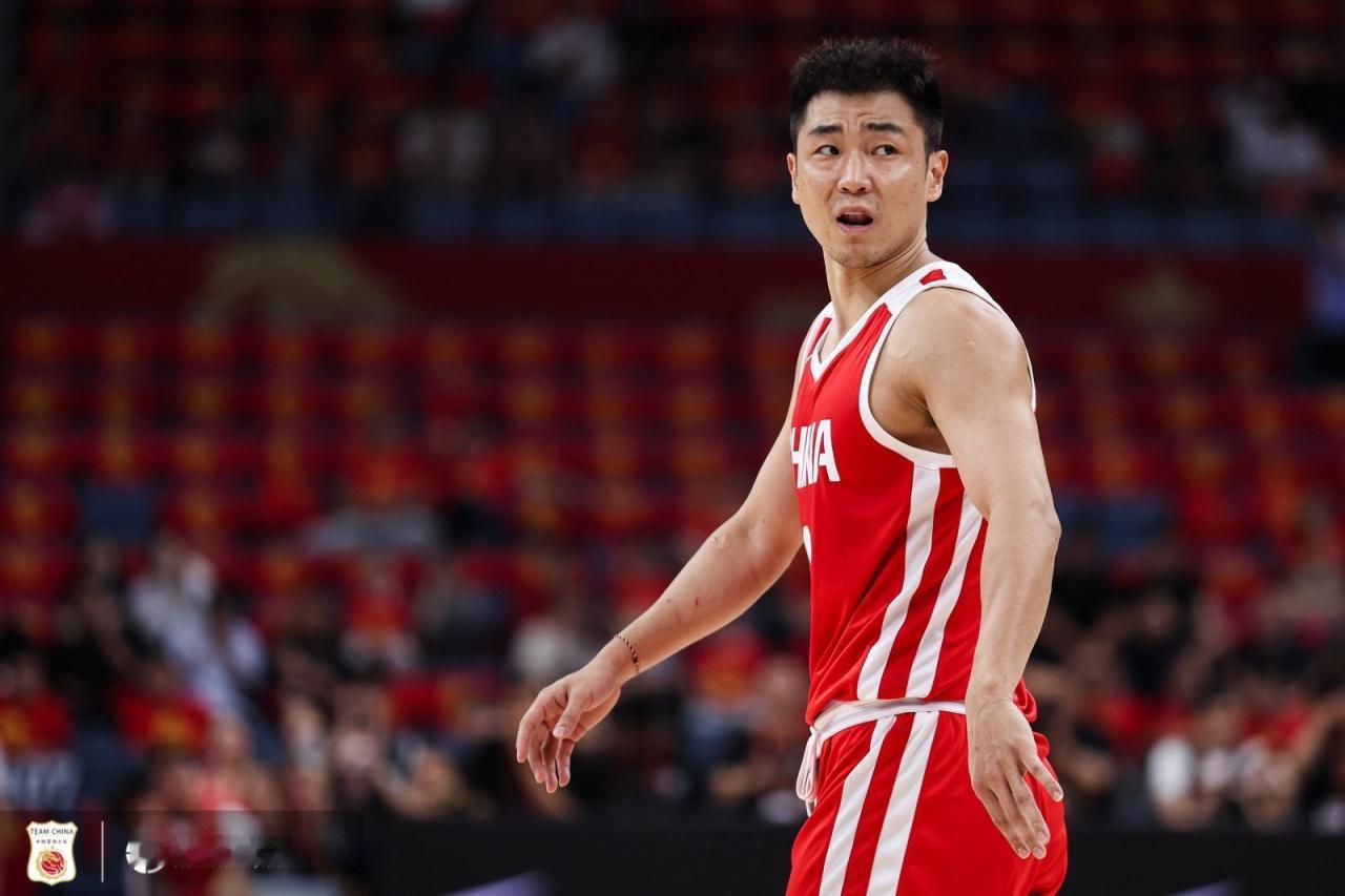 中国男篮高诗岩真是拖累了球队！在今天中国男篮迎战中国台北男篮的世预赛比赛中，全场
