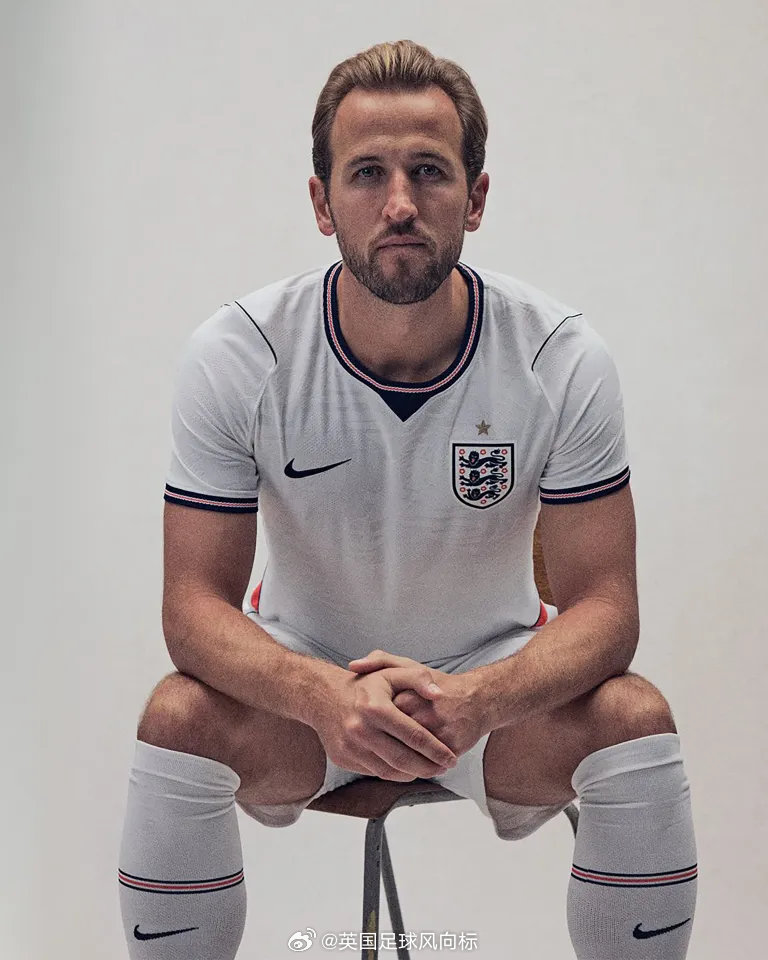 【英国首相认同球衣太贵】本周发布的英格兰2026世界杯新版主客场球衣，成年版单件