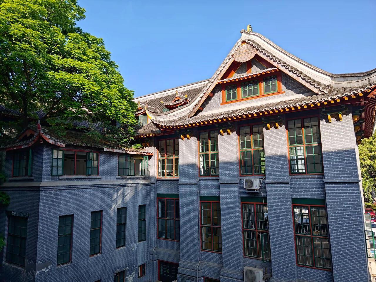 天灵灵地灵灵太上老君快显灵急急如律令敕令诸神回避万鬼伏藏