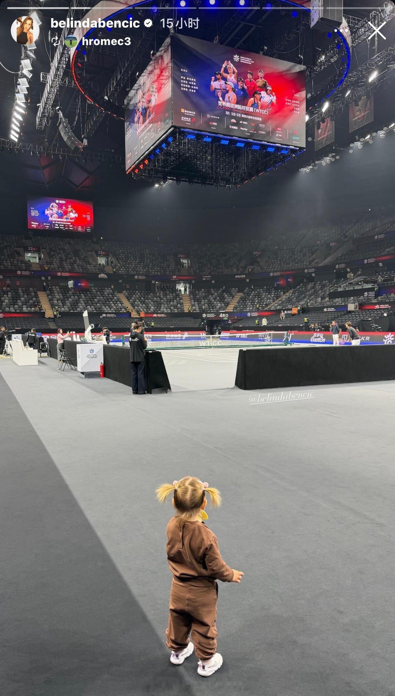 本西奇感谢尤尼克斯送上可爱宝宝球拍。 