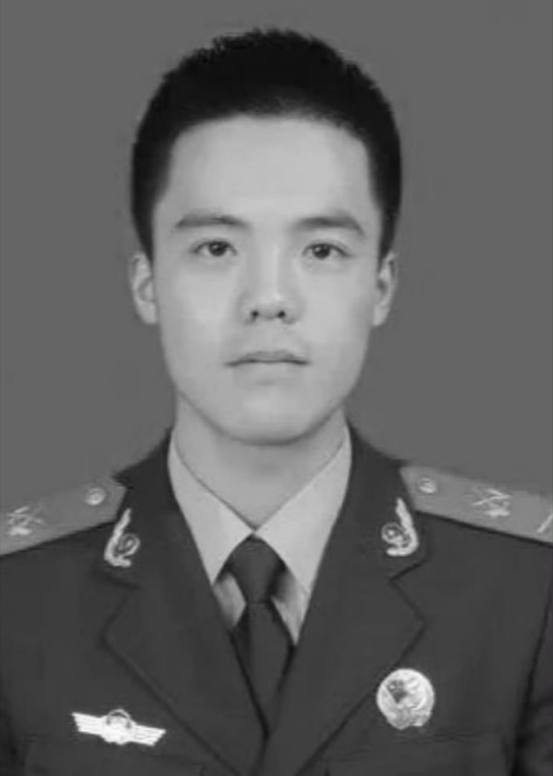 消防英烈徐岩超，于2014年7月11日，博州水库闸门漏水，出现险情，在实施救援中