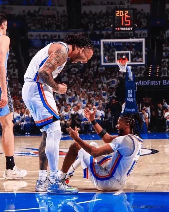 04月21日的NBA季后赛G1赛事中，雷霆以131 - 80的比分战胜了灰熊。