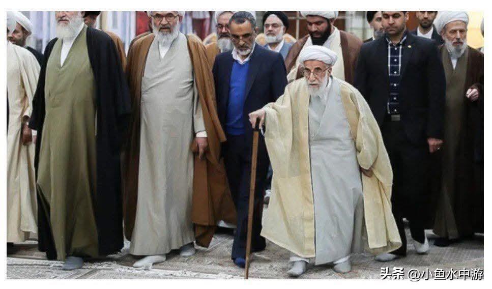 现年99岁的阿亚图拉·艾哈迈德·贾纳提（而不是已去世的87岁哈梅内伊）正被认真考