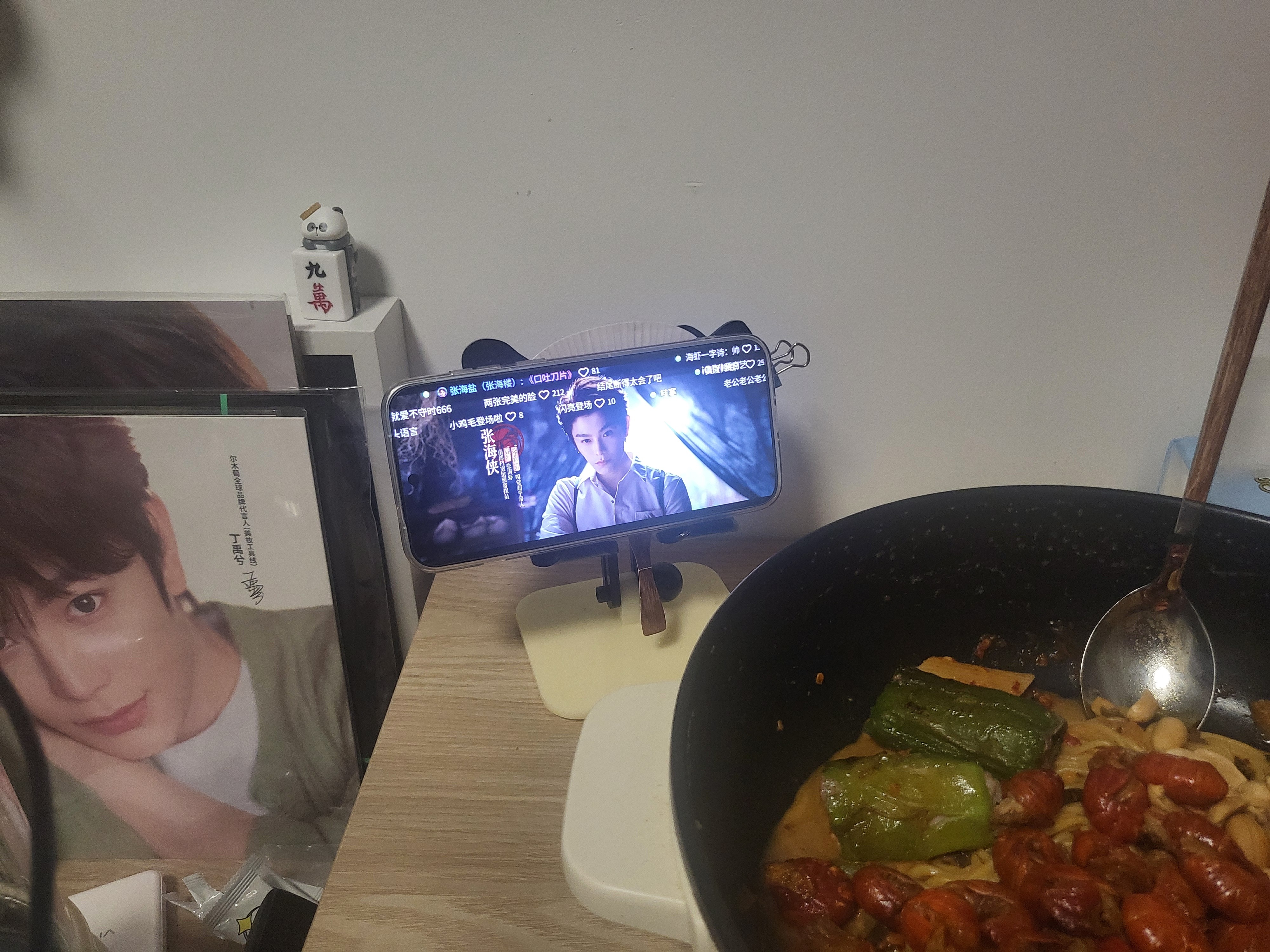 丁禹兮 虾仔，看我自制的小龙虾青椒酿肉干拌螺蛳粉味意大利面
