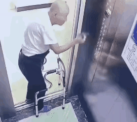 这个老人到底图什么？他为什么要这样做呢？