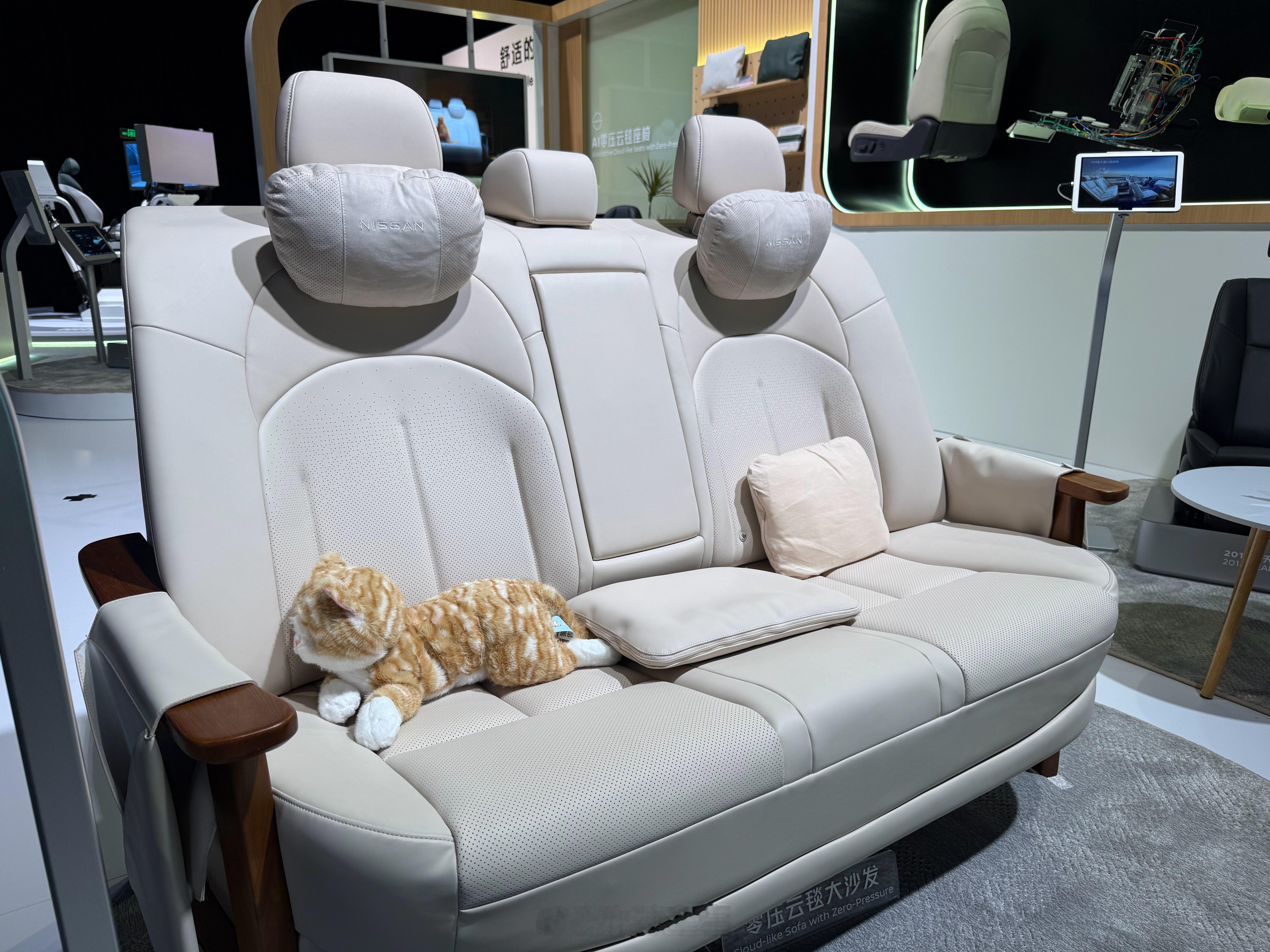 论汽车座椅舒适性日产最有发言权，这个双座“日产大沙发”卖多少钱合适呢？ 