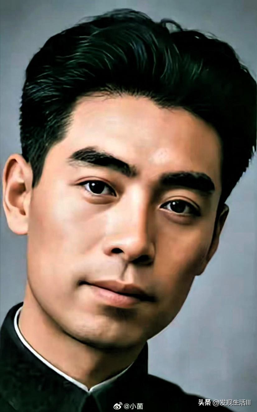 周恩来出生在江苏淮安驸马巷，乳名“大鸾”，这是一种传说中的神鸟，字翔宇 。他出生