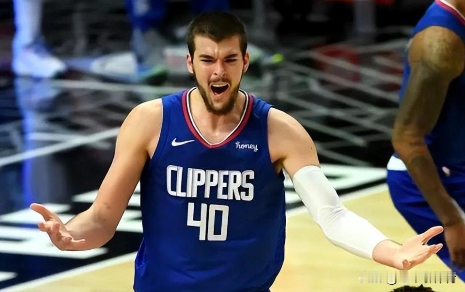 祖巴茨已经不是技术问题了，这是心态崩了呀！
今天快船大胜篮网的比赛中，快船队几乎