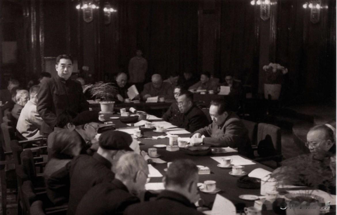 1949年10月1日下午二时，刚刚在当天上午的中国人民政治协商会议第一届全体会议