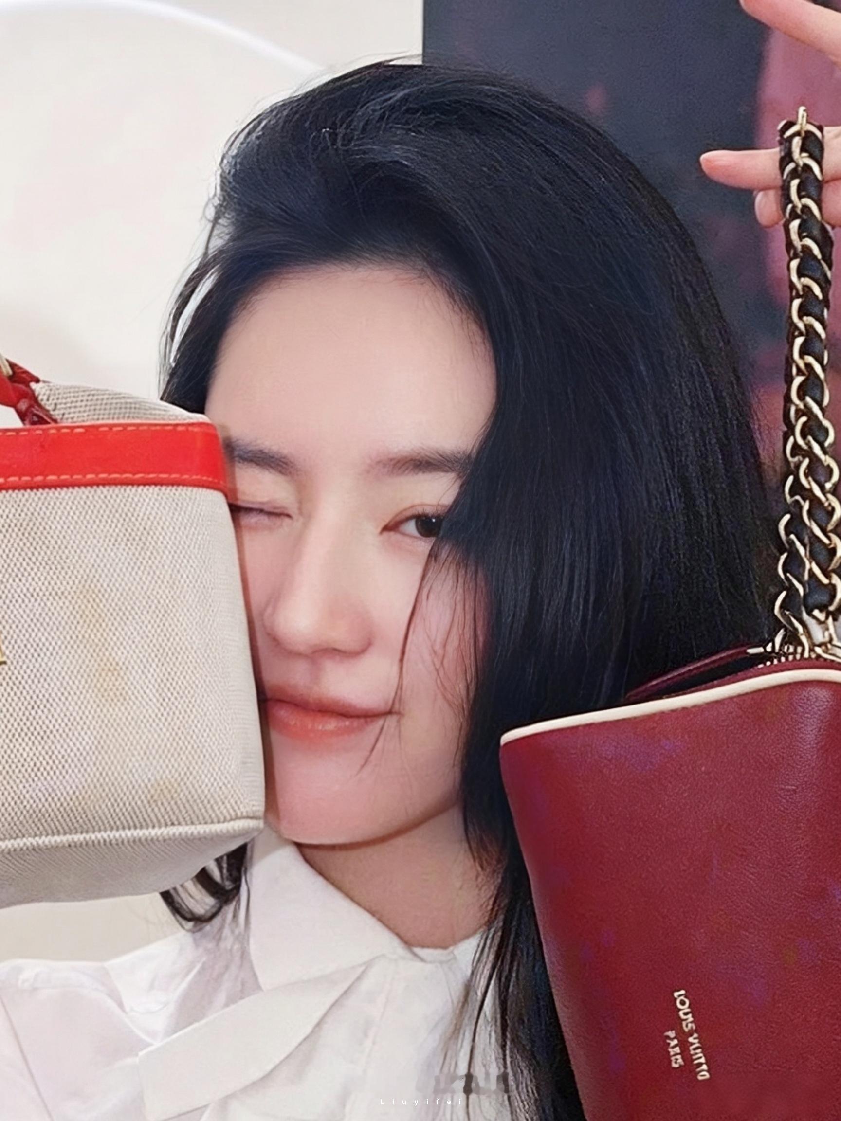 爱你，么么哒刘亦菲路易威登品牌代言人