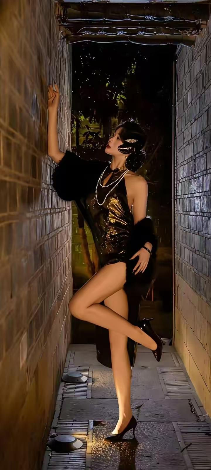 试对；

怪石摇风飘清泉
古寺牵月思瑶台

******

网图侵删