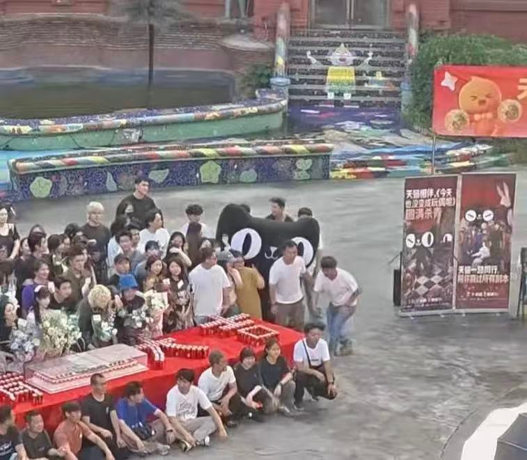 玩偶厉害的 昨天杀青 天猫淘宝都来了 码到陈都灵偷偷乐吧 