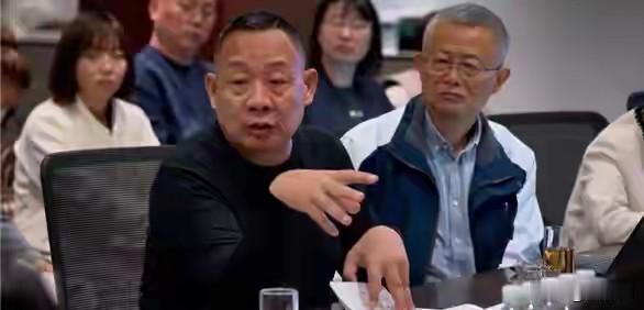 什么？胖东来也要降薪了？
是的？最近，于东来说工资给高了，底层员工应该6000元