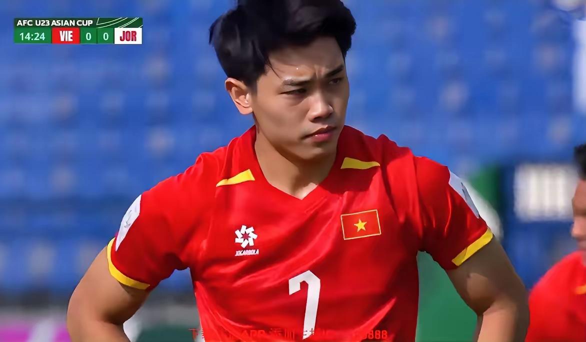 U23亚洲杯开战！越南U23队上半场就势不可挡，越南已经2比0领先约旦U23，越