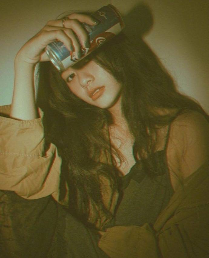 “这世上唯一能够放心依赖终生的那个人，就是镜子里的那个你，那个历经挫折却依旧坚强