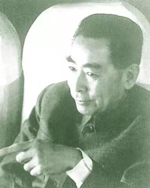 1959年，周恩来从广州乘飞机回京途中路过淮安上空，与机长袁桃园协商：“能不能降