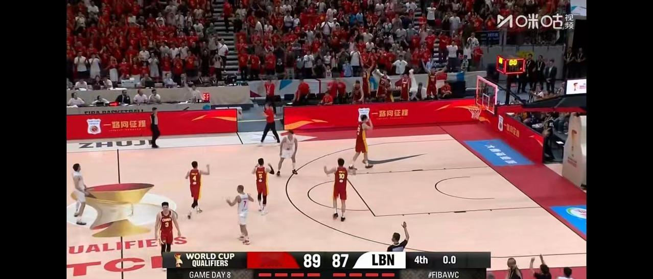 中国队89:87绝杀黎巴嫩，最后四秒逆转，全场沸腾！🏀🔥  绝杀时刻燃中国男