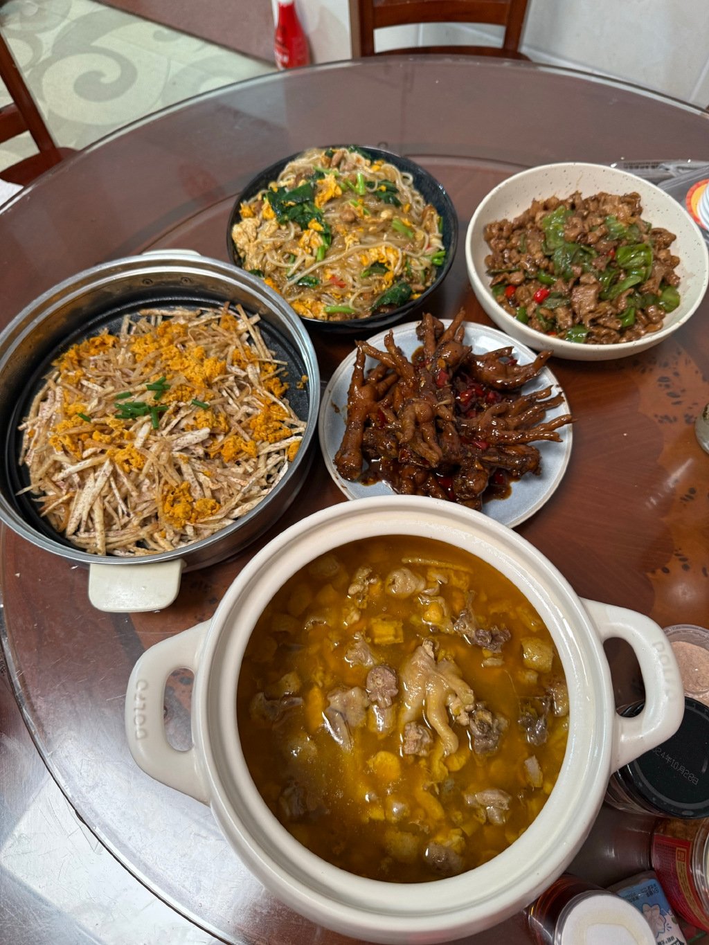 绝了绝了真的绝了「江西辣鸡爪」「芋头丝咸蛋黄」「狗蛋奶奶亲自养的老母鸡鸡汤」「江