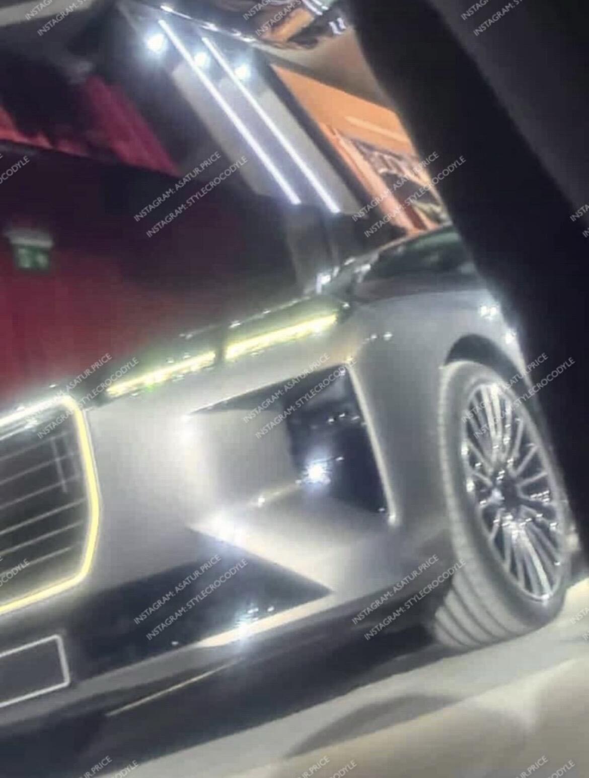 新款7系。新款宝马7系就这么赤裸裸曝光了，横向中网实锤