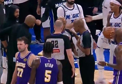 湖人105-104绝杀魔术，获得9连胜，谁的功劳最大……？

功劳最大的就是替补