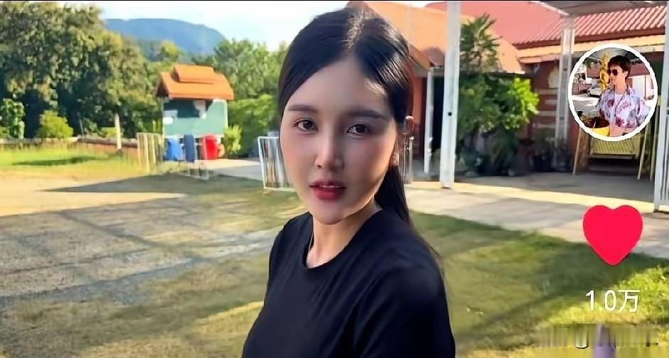 停更两个月之后又凑在一起接孩子——这次的团圆是真的回归还是演出来的呢？
俩月主页