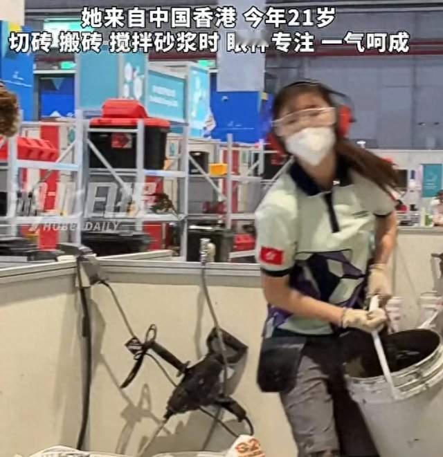 看到21岁香港女孩去“贴瓷砖”，内地女孩“体面焦虑”彻底破防了