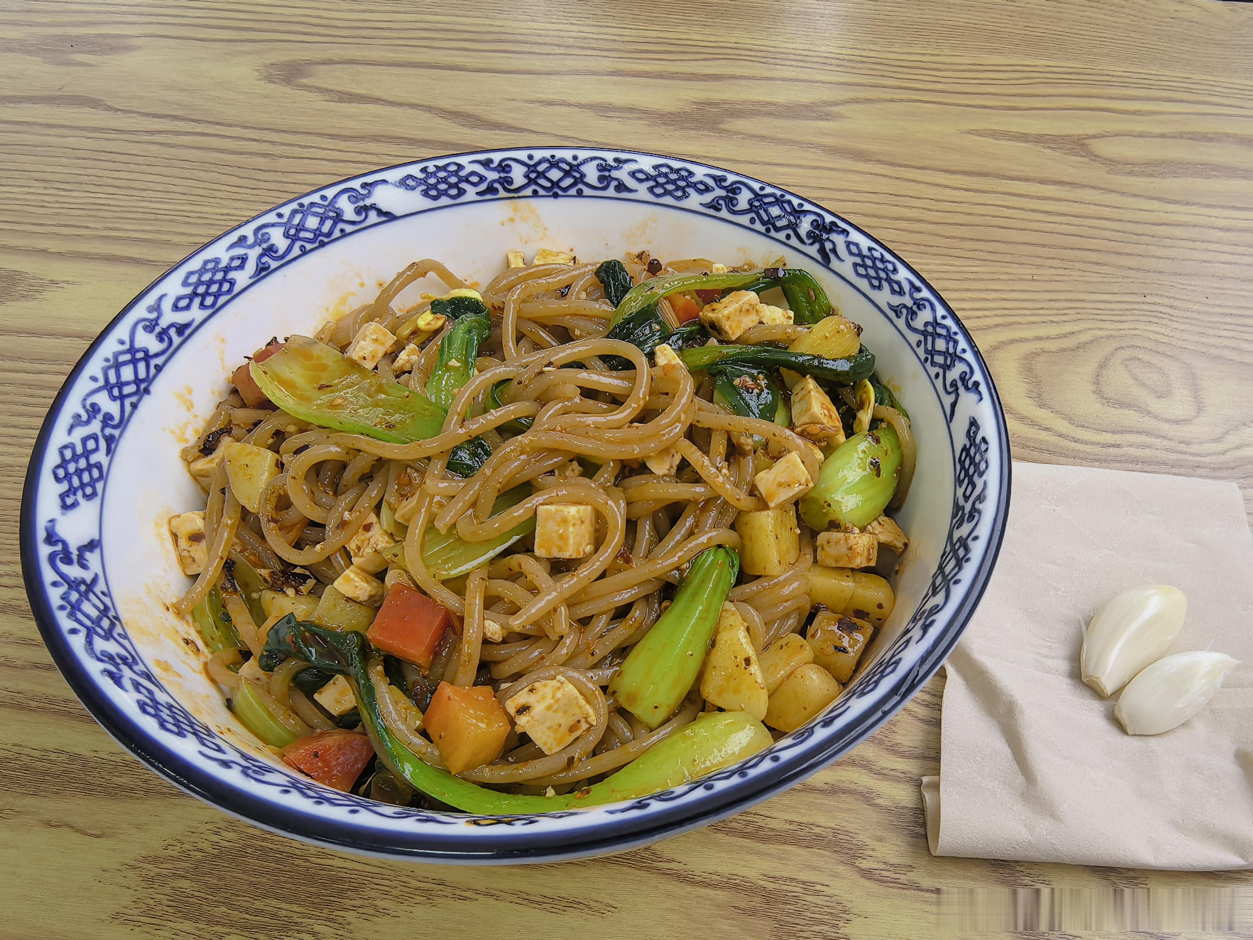 不知道吃什么，就咥面🍜[笑cry]二手车参谋老杨[超话]  ​​​