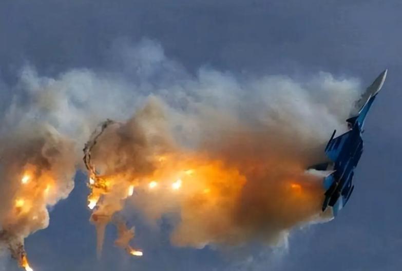 最坏情况发生，美军舰载机在沿海被击中，白宫意识到大国出手了！
 
最近国际上闹得