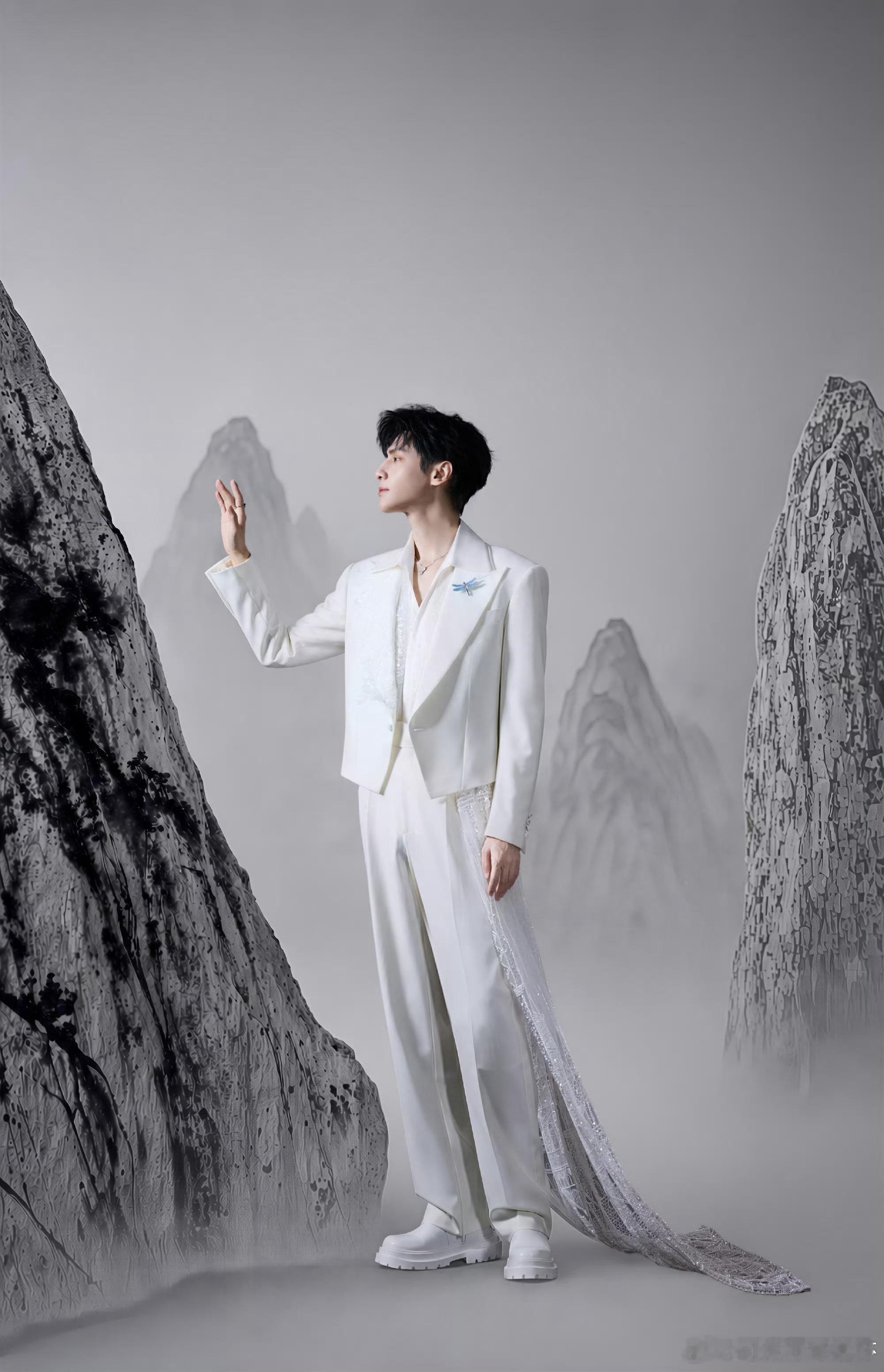 罗云熙三式首位全球品牌代言人罗云熙 罗云熙黎斯黎斯 罗云熙魅影神捕 你与星月，皆