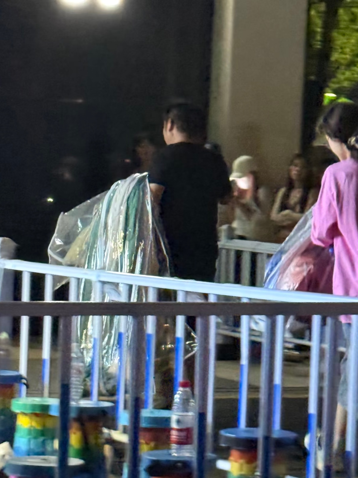 小蚌精的衣服闪闪嘟 