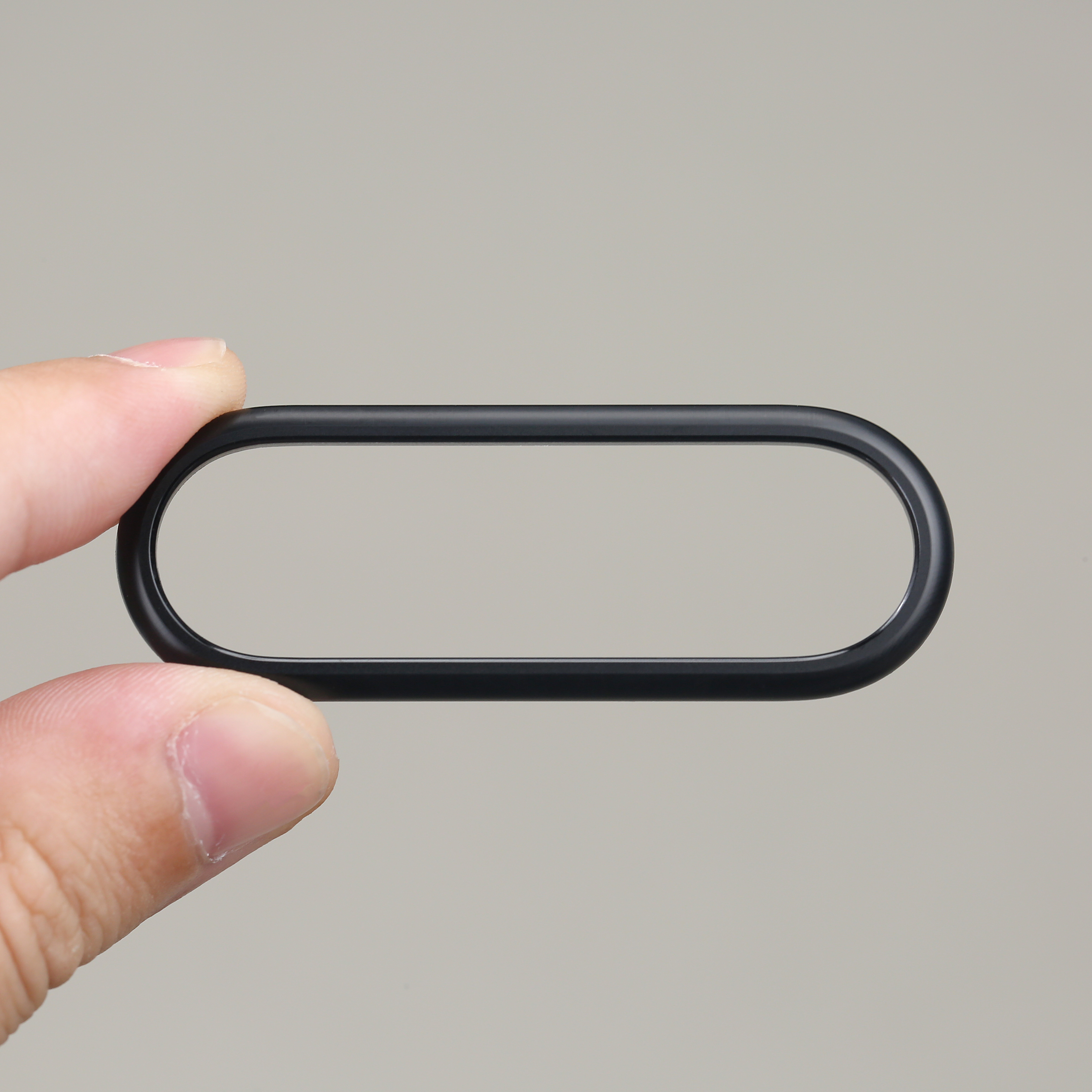 依旧是饱满圆润的弧度，整体更轻盈了 iPhone Air 平嵌镜圈，明天交付